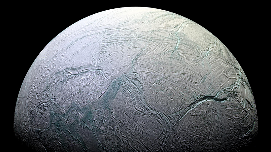 Saturnus måne Enceladus i halvfigur