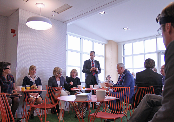KTH:s rektor Peter Gudmundson inledde frukostmötet. Foto: Christer Gummeson.