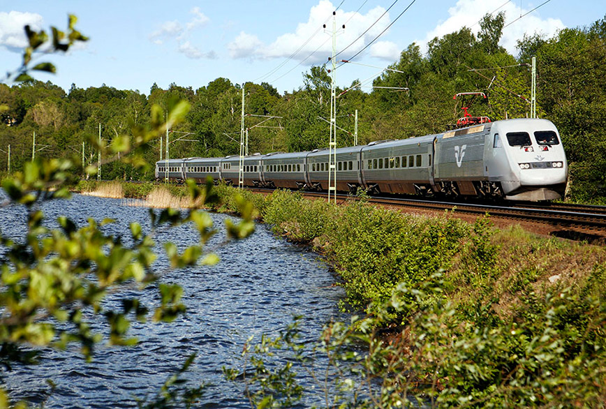 X2000-tåg på västra stambanan strax utanför Göteborg