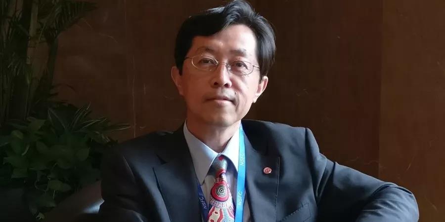 Porträtt av Lihui Wang.