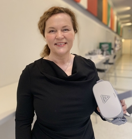 Britta Nordin Forsberg holding a VR-headset