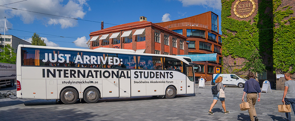 Students arriving to KTH