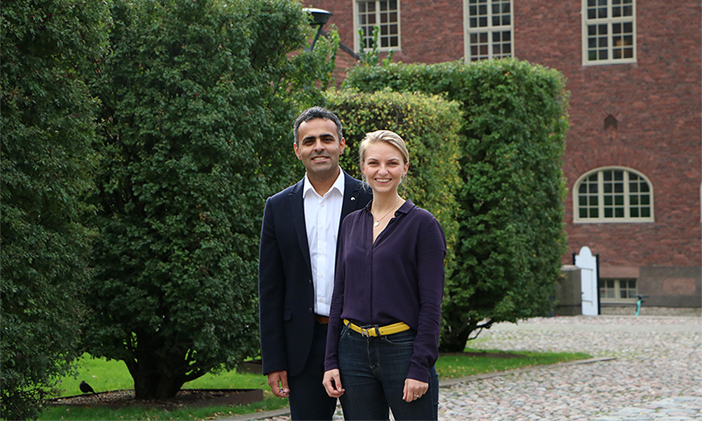 Maria Svantemark och Kamal Hakimzadeh på KTH:s borggård
