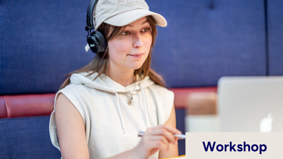 Student i biblioteket