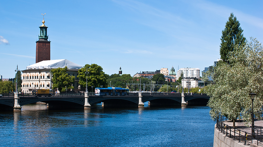 Vy över spiran på Stockholms stadshus.