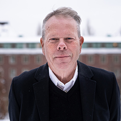 Mathias Uhlen smiling at camera outside in the KTH campus