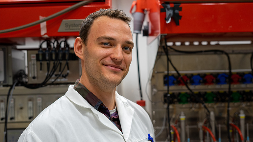 Teun Kuil, doctoral student at the department Industrial Biotechnology, has been awarded for his abs