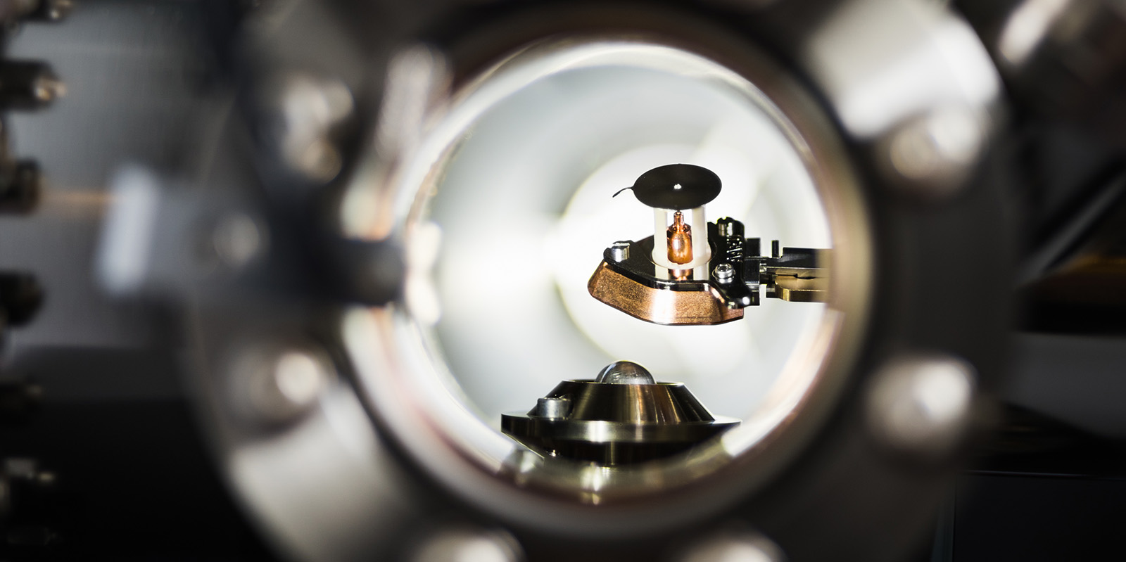 Atom probe tomography station detail