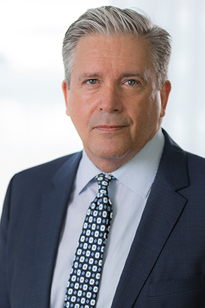 Portättbild man i kostym. 