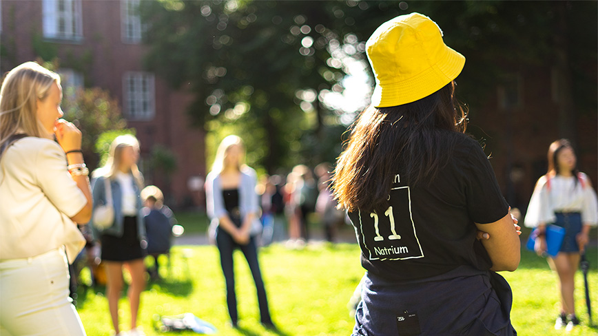 Photo: group of students Jason Goodman/ unsplash.com