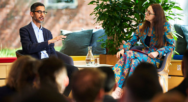 Googles vd Sundar Pichai i samtal med KTH-professorn Danica Kragic. Foto: Fredrik Persson