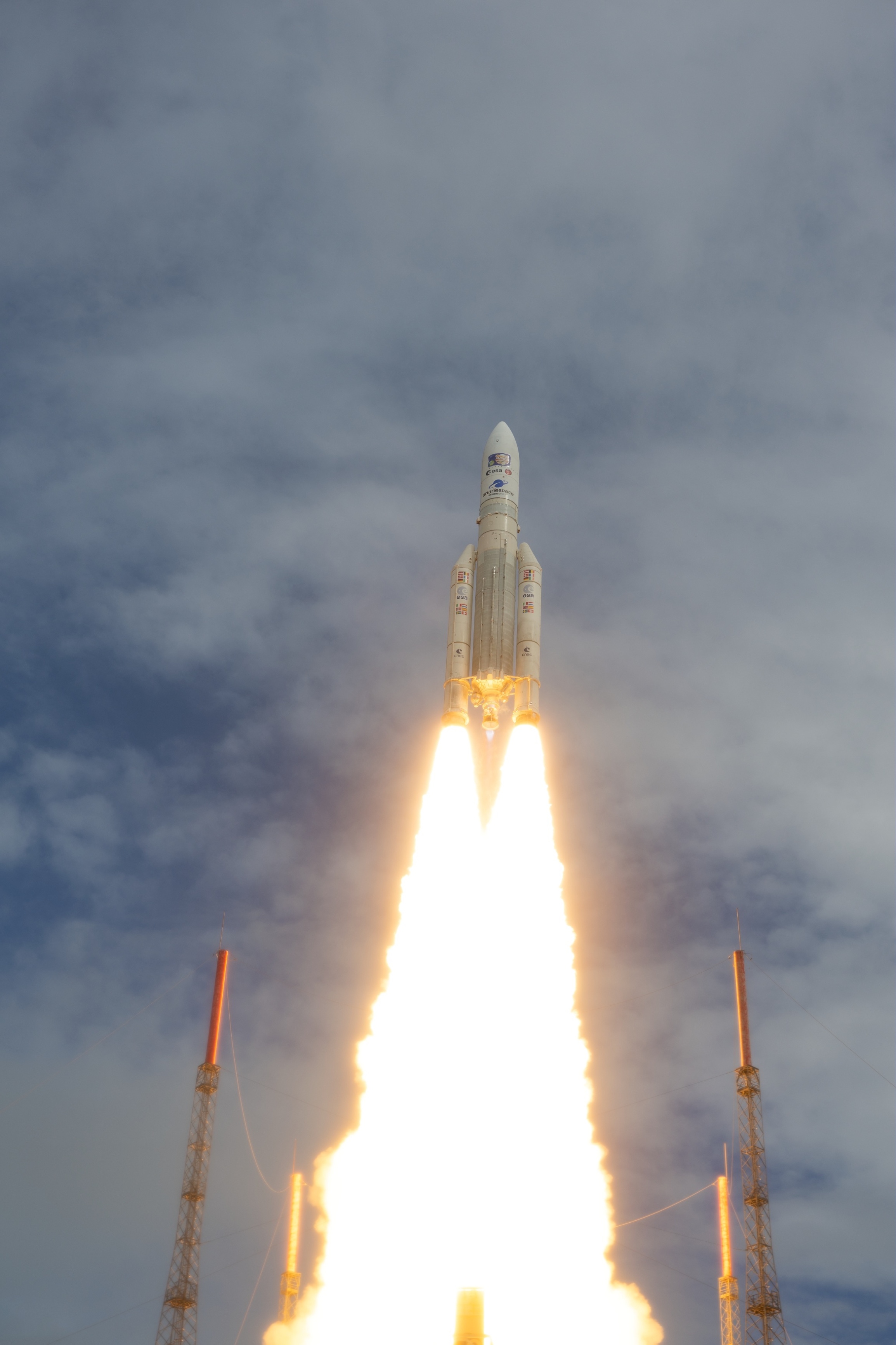 Launch of the JUICE spacecraft with an Ariane 5 rocket in April 2023