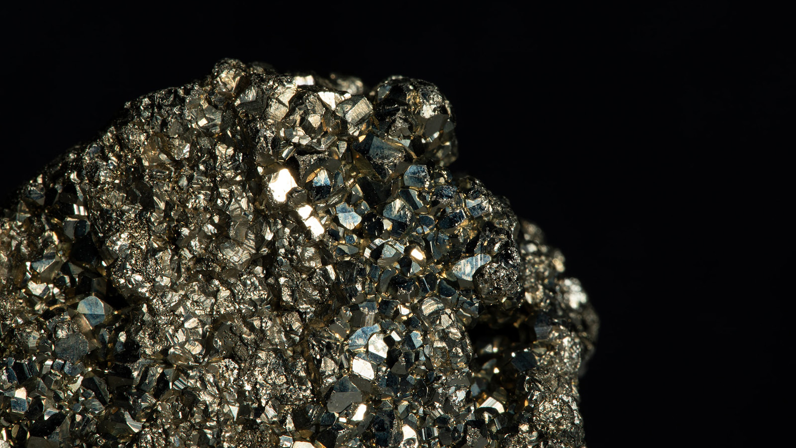 Mineral, photo: Calvin Chai, Unsplash. 