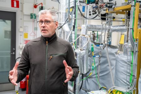 Christer Rosén showed the Division’s smaller reactor for combustion, gasification and pyrolysis.