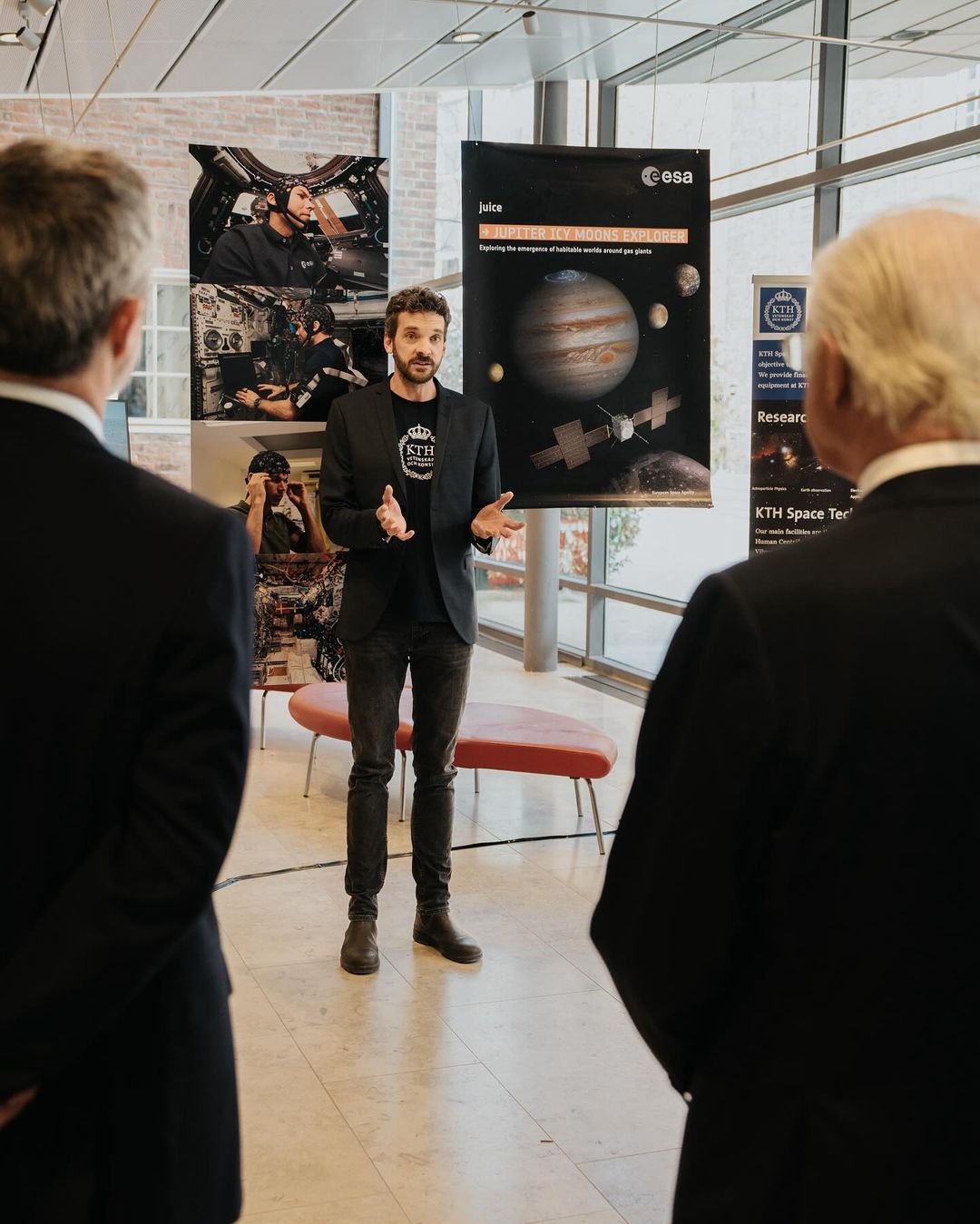 Assoc. Prof. Lorenz Roth explains the ESA Mission JUICE to the royal ...