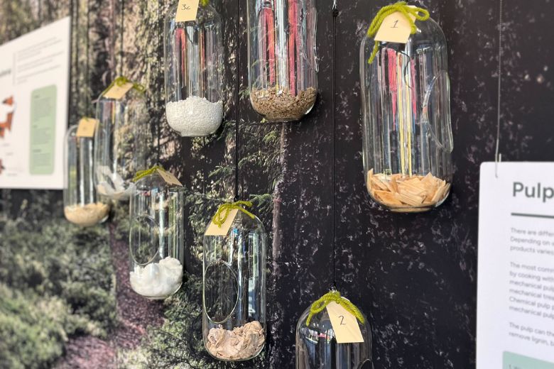 Forskningsmaterial i glasamplar. 