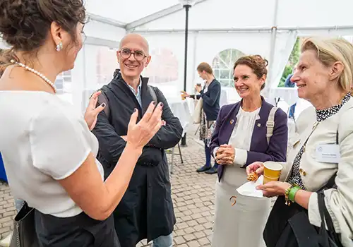 Under nätverkslunchen skapades nya kontakter inte bara mellan discipliner men även med externt inbju