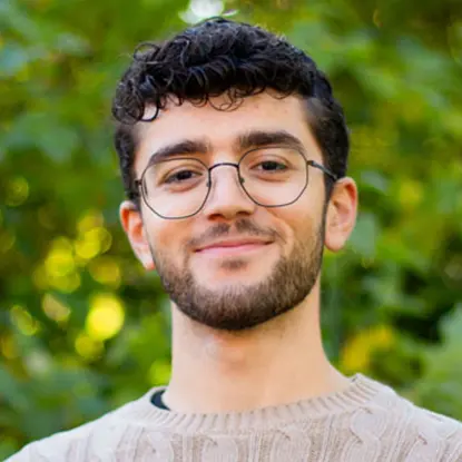 Porträttfoto av studenten Adam