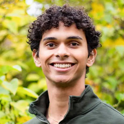 Porträttfoto av studenten Anirudh