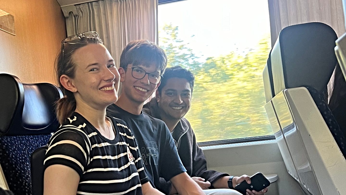 Students on the U!train