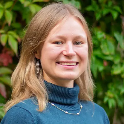 Porträttbild av studenten Linnéa