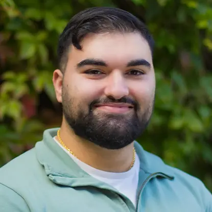 Porträttfoto av studenten Emanuel