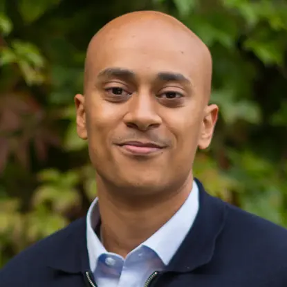 Porträttfoto av studenten Henok