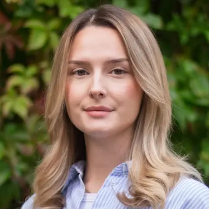 Porträttfoto av studenten Hanna