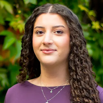 Porträttfoto av studenten Hanna