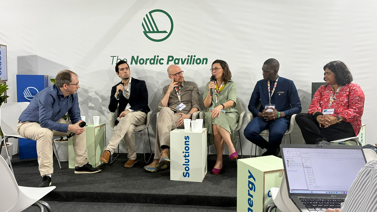 Åsa Persson på den Nordiska paviljongen med Aalto University och NTNU.