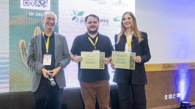 Camilla Lo Giudice receives the Best In-Person Poster Award at the IAMC Annual Meeting 2025.