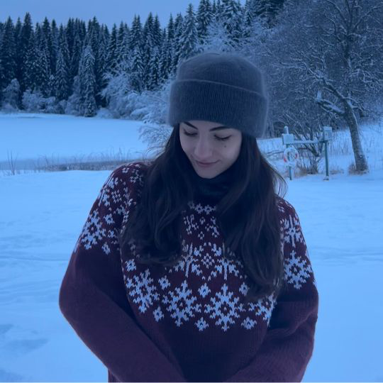 Portrait photo of Isabella