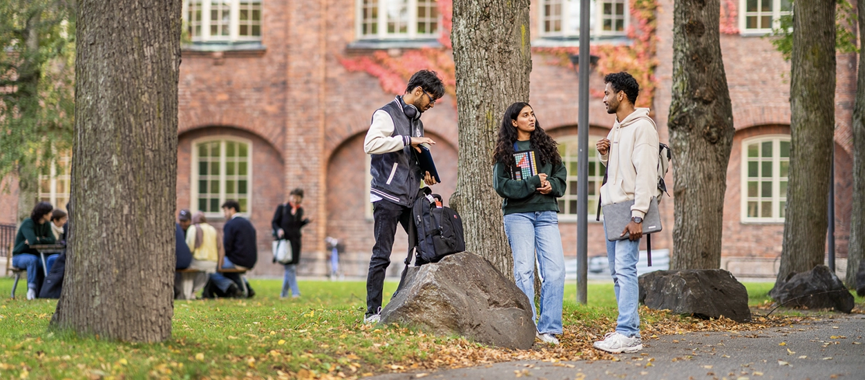 Students studying at KTH Campus