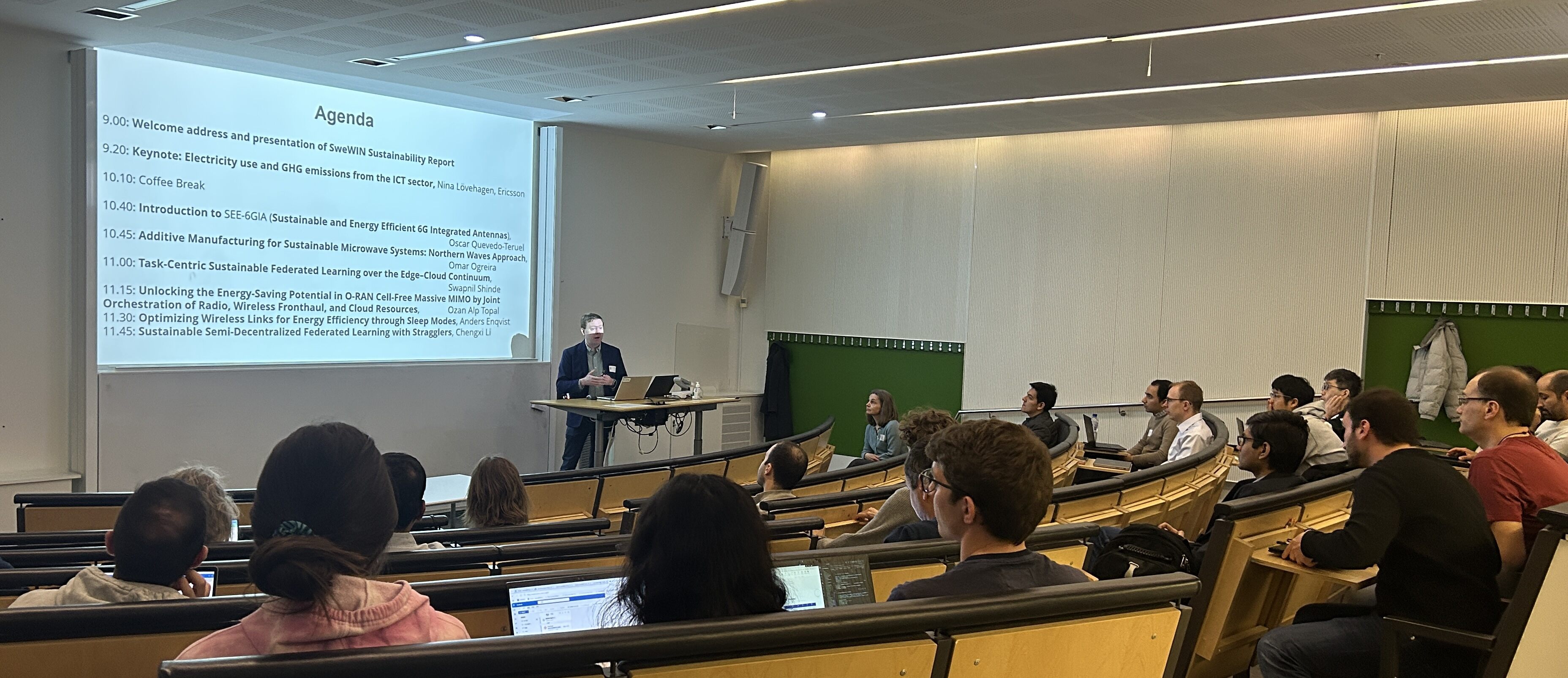 Emil Björnson presenting the workshop agenda
