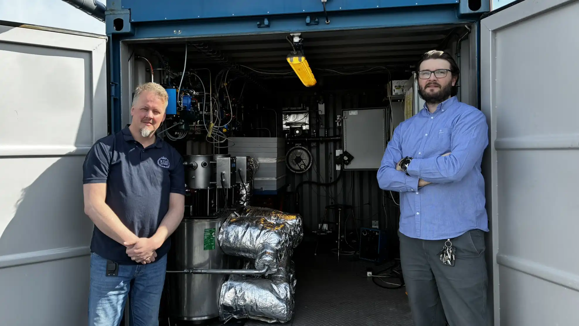 Jens Fridh och Taras Koturbash framför MERiT+ testrigg 