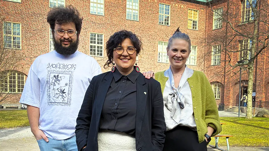 three people in a sunny courtyard at KTH