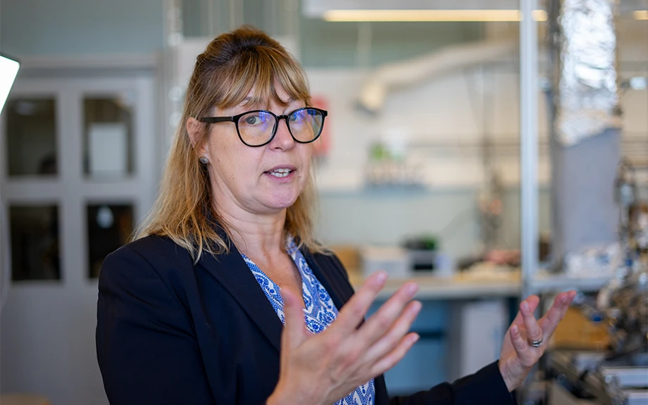 Researcher in a lab.
