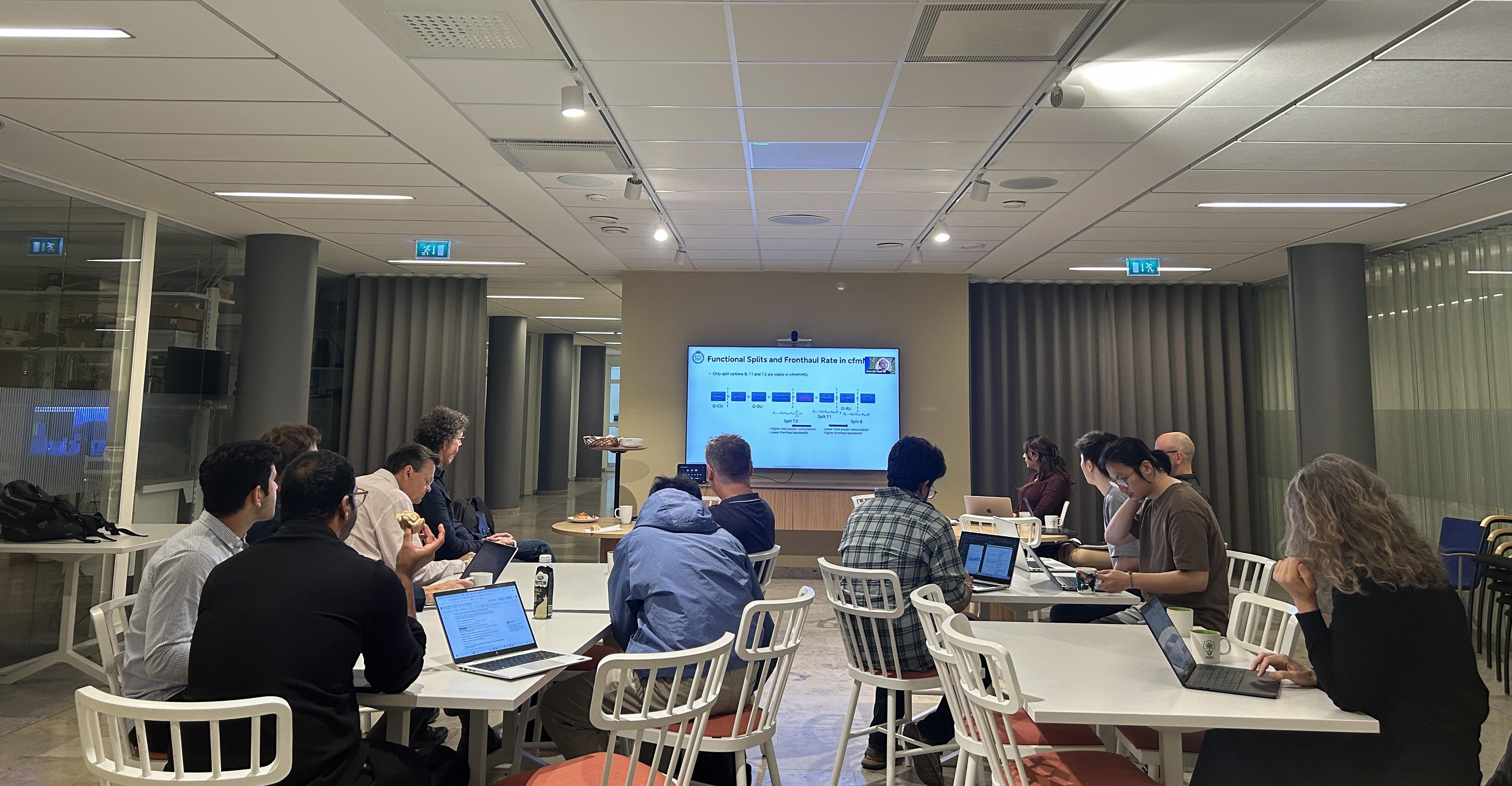 Ozan Alp Topal presenting cell-free networks with cloud-native network orchestration