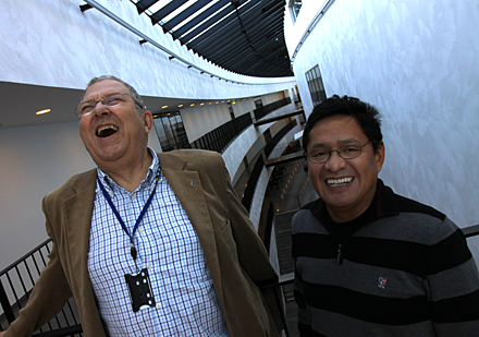 Det är fysikprofessor Thomas Lindblad och universitetslektor José Chilo som står bakom näsan