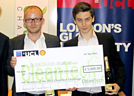 Ramus Davidsen (till vänster) och Hjalmar Nilsonne, glada vinnare i tävlingen Cleantech Challenge
