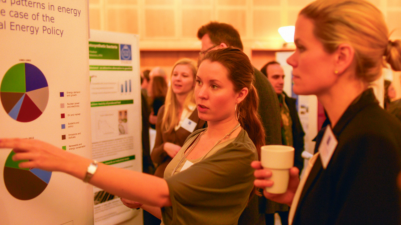 Malin Olofsson explains her poster