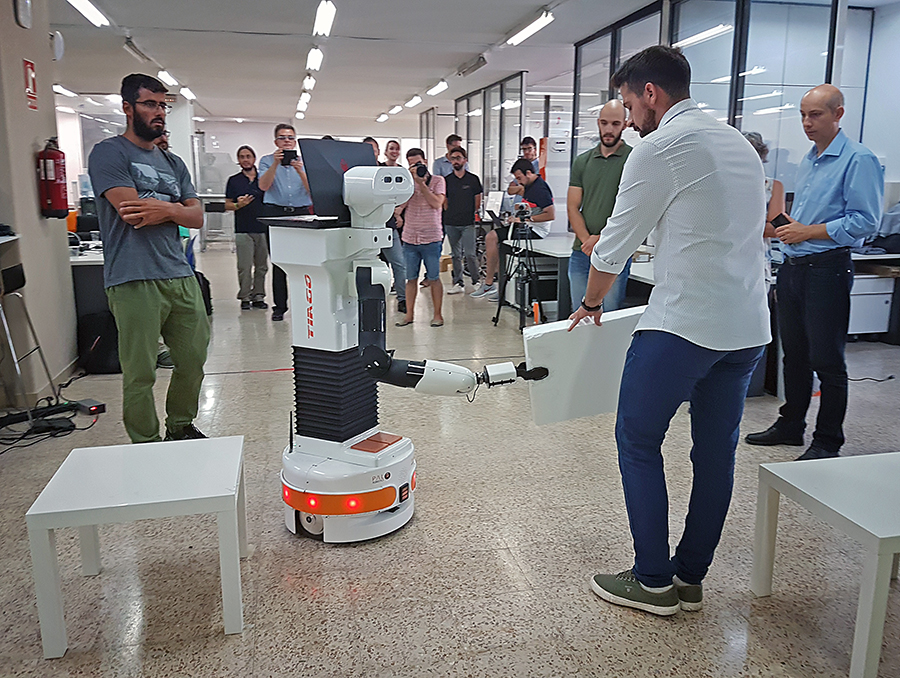 saltar solamente Periódico Robots that lend a “hand” carrying objects are a breakthrough for  human-machine cooperation | KTH