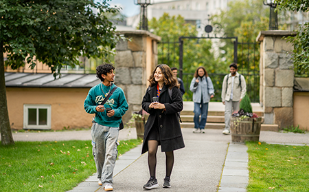 Students walking between lectures