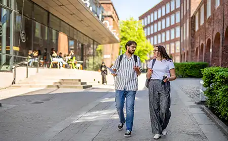 Students walking between lectures
