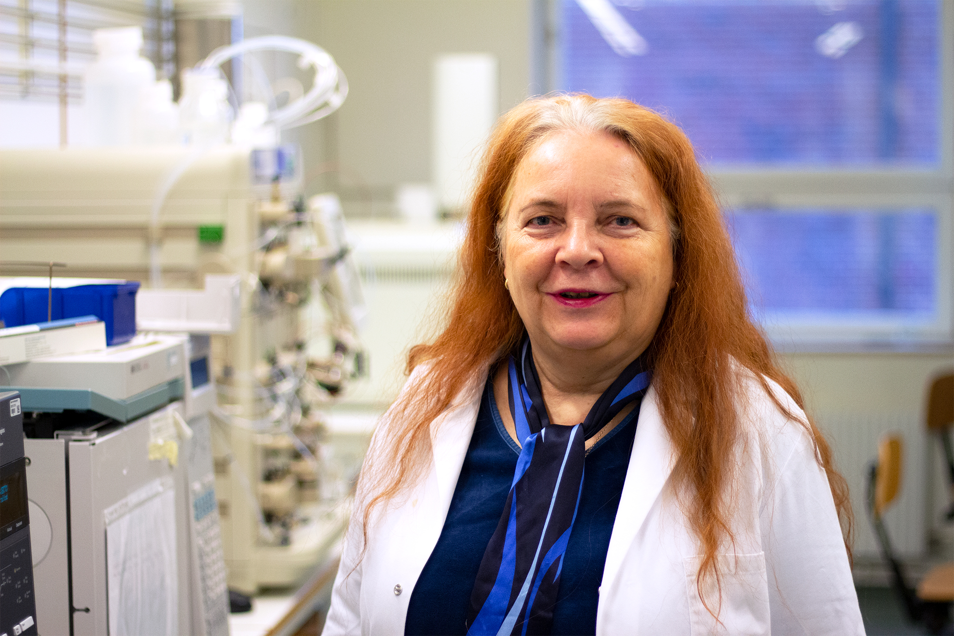 Monica Ek, professor of wood chemistry, is standing in a laboratorium.